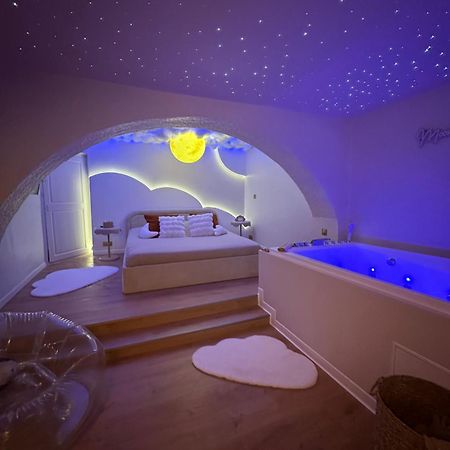 Moon Room, Nuit Insolite - Ollioules Toulon Var Exterior foto