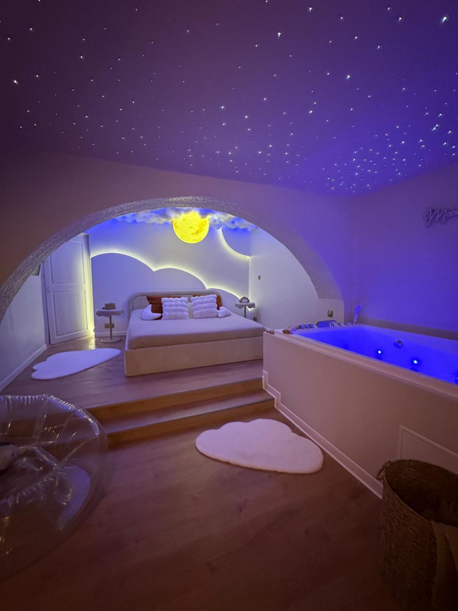 Moon Room, Nuit Insolite - Ollioules Toulon Var Exterior foto