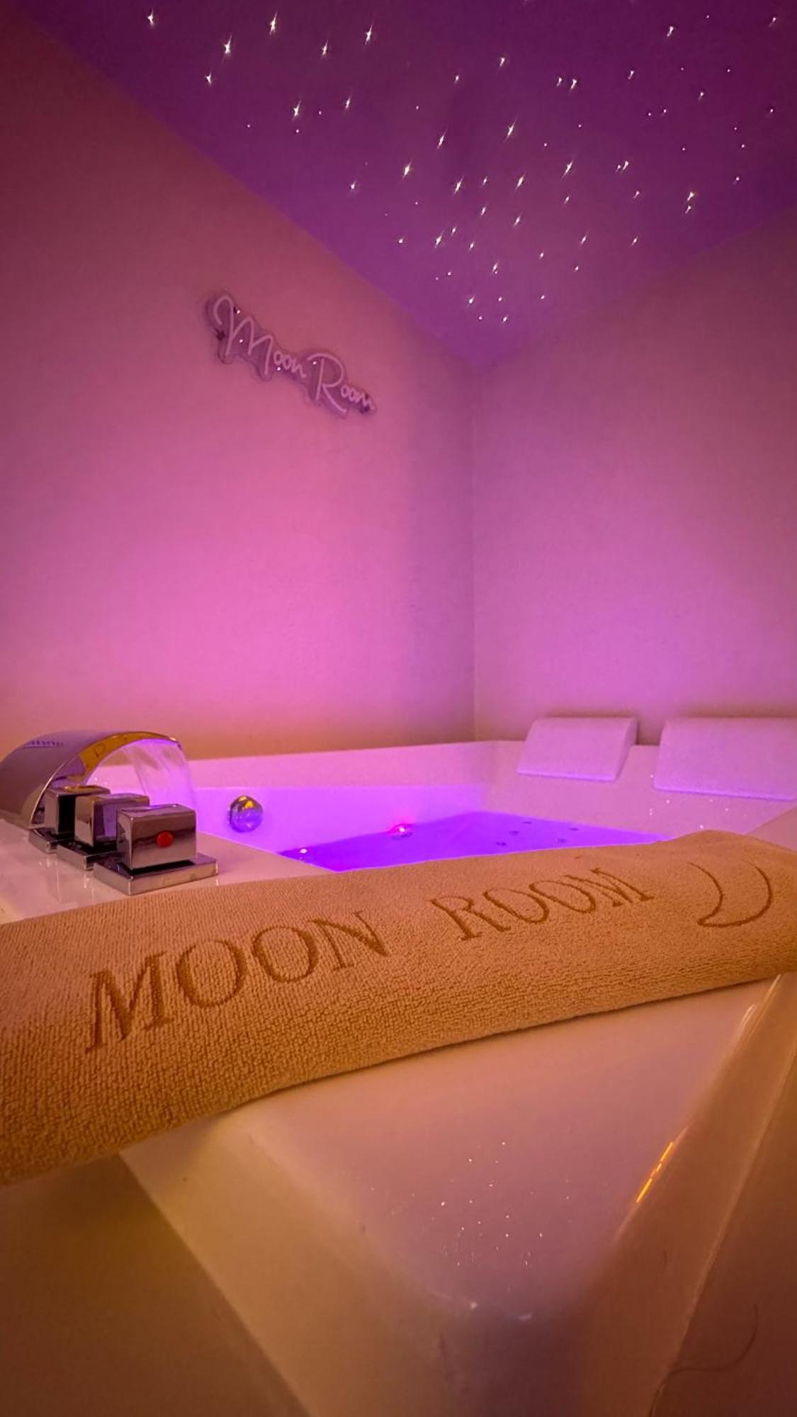 Moon Room, Nuit Insolite - Ollioules Toulon Var Exterior foto